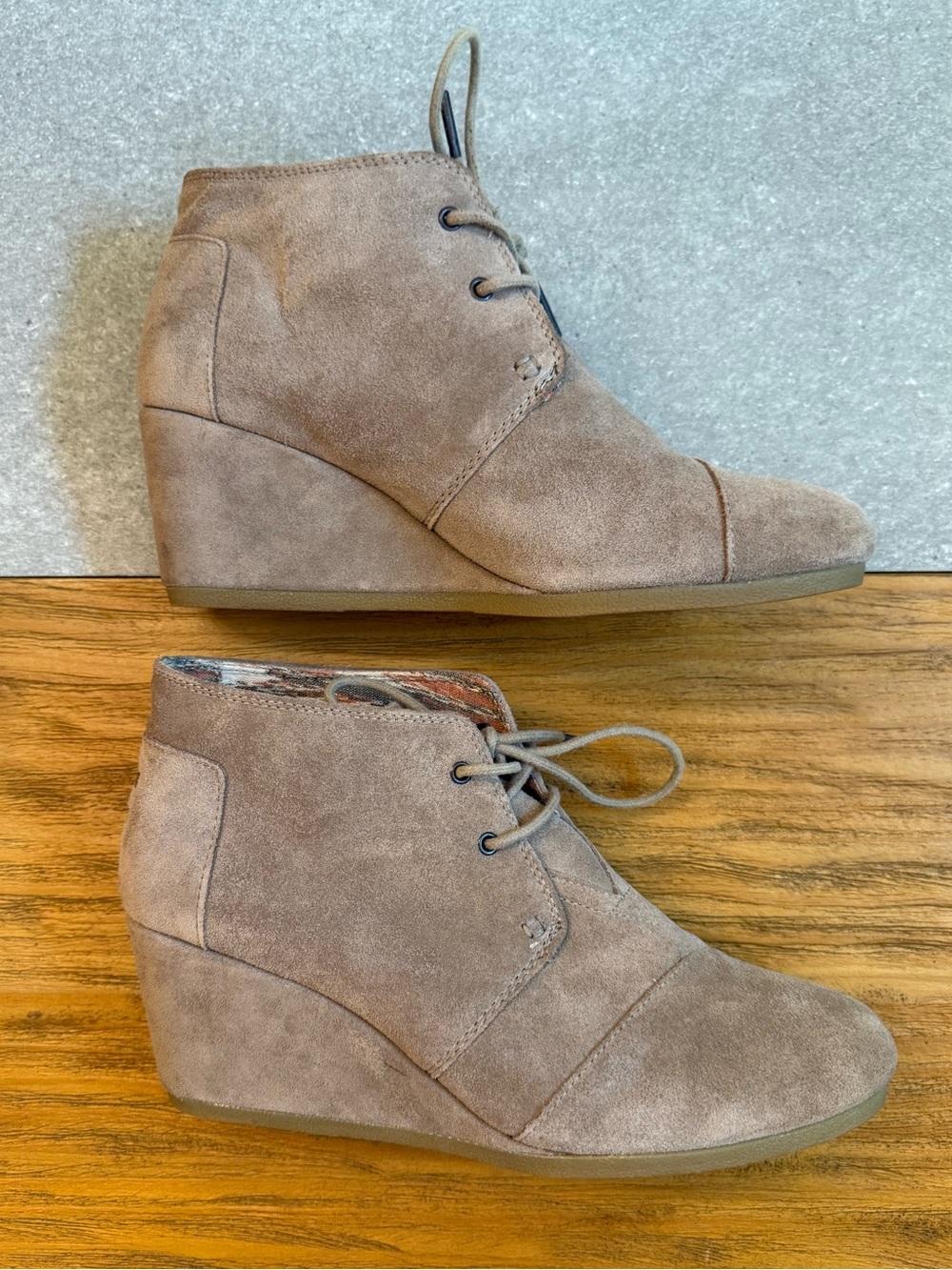 TOMS Desert Wedge Taupe Suede Lace-Up Bootie Size 11 - Picture 4 of 13